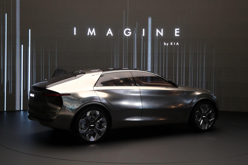 Illustration for article titled Imagine by Kia: Your Future Hell-World Where Cars Have 21 Screens Inside